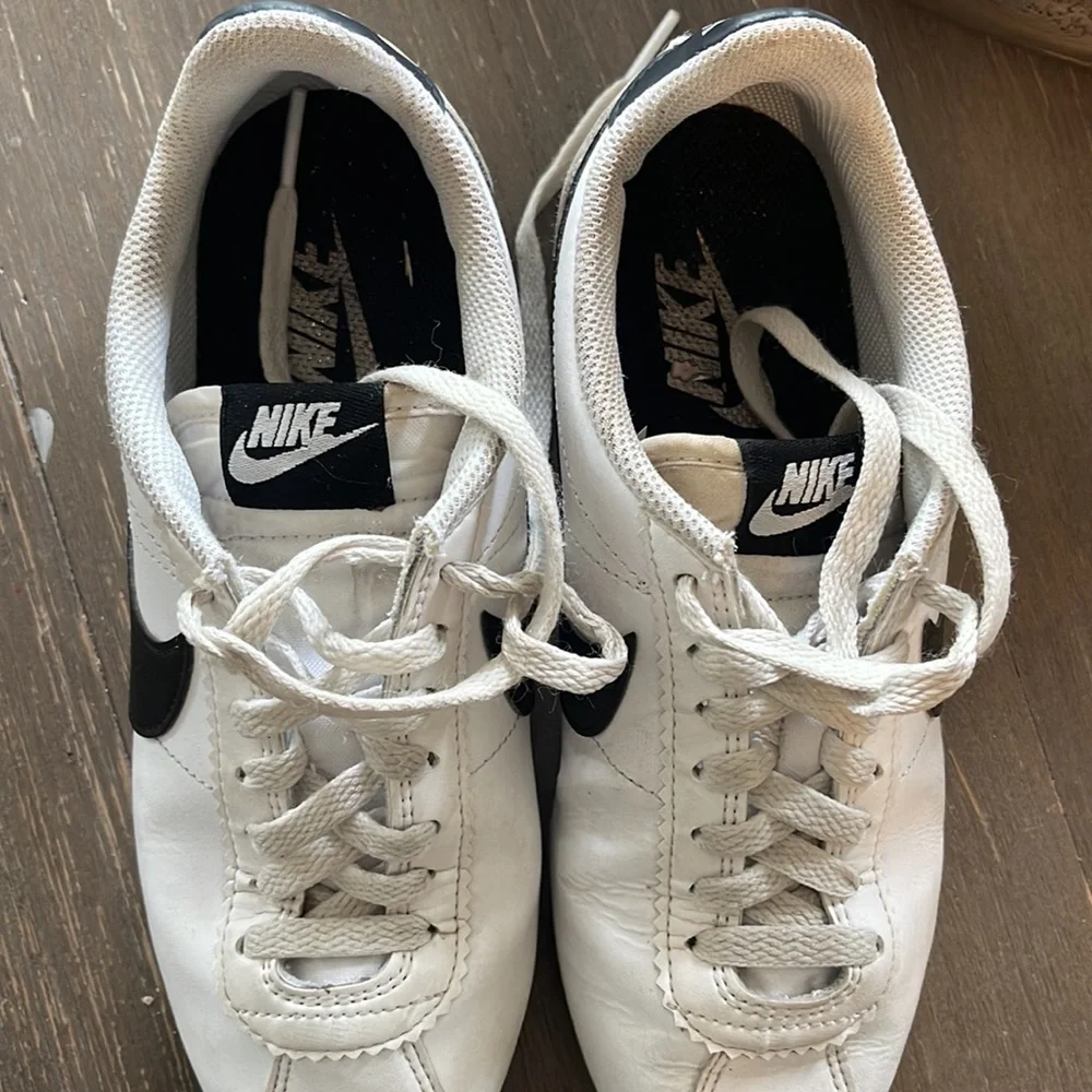 Nike shoe - Picture 2 of 4